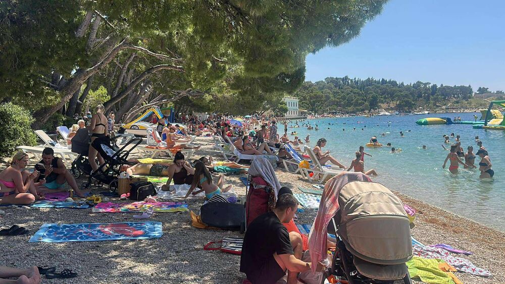 Plaže u Makarskoj pune 