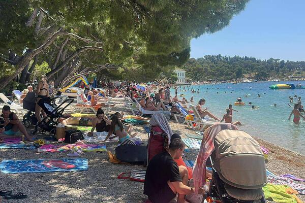 "220 evra, ali mora 7 dana i uz ovaj uslov": Hrvat pitao za cenu apartmana na Makarskoj rivijeri, pa se zaledio!