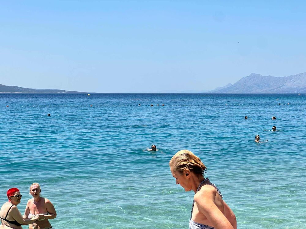Plaže u Makarskoj pune