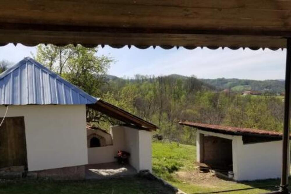 Jelena na sat vremena od Novog Beograda prodaje kuću: Cena će vas skroz iznenaditi (FOTO)