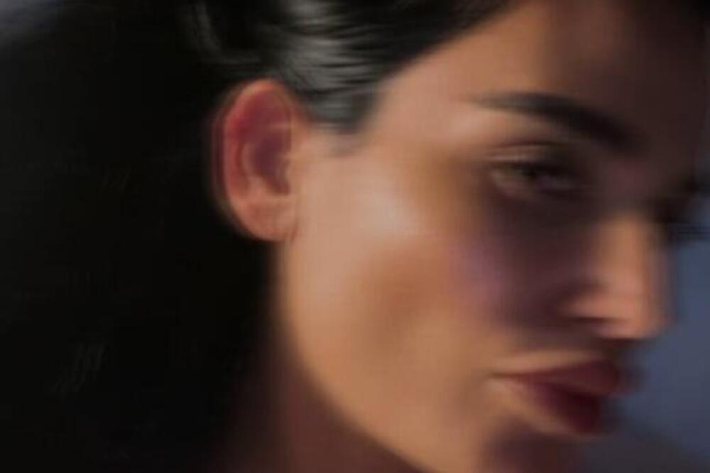 Uznemirujući snimak Indi iz hotela u Nemačkoj! Napalo joj lice, cela je stradala od toga