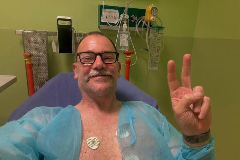 Napad se desio u sekundi! Voditelj hitno operisan!