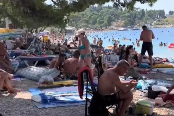 Prizor sa plaže u Makarskoj podelio Balkan! Snimak zapalio mreže, svi komentarišu samo jedno! (VIDEO)