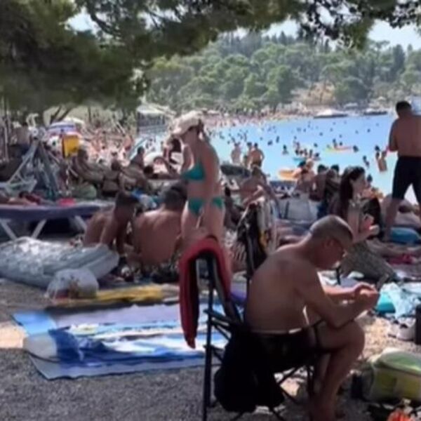 Prizor sa plaže u Makarskoj podelio Balkan! Snimak zapalio mreže, svi komentarišu samo jedno! (VIDEO)