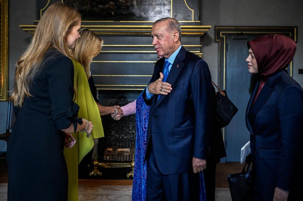 Jedino njega nije očarala! Tramp kao dete, Orbanova faca sve govori, Erdoganu supruga nije dala da mrdne, a on...