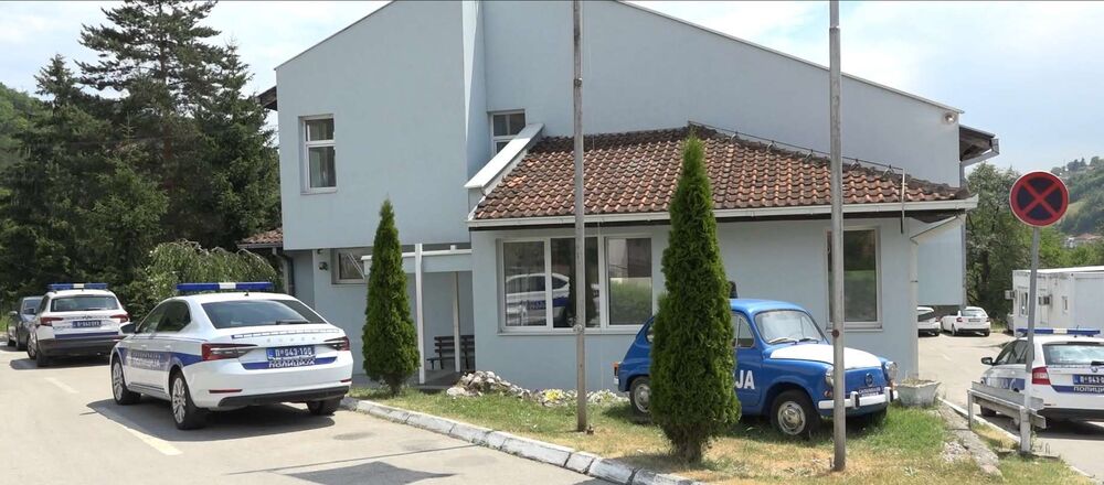 Fića ispred policije u Prijepolju