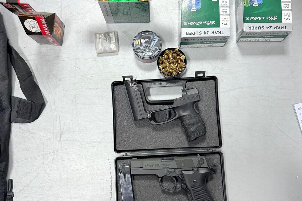 Velika zaplena na prelazu Horgoš: Carinici zaustavili autobus, a kad su otvorili prtljag jednog putnika... (FOTO)