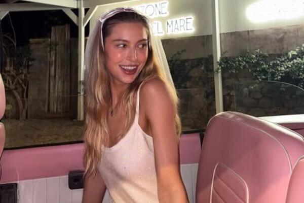 Ovo je ćerka Stiva Džobsa! Obožava da deli vrele kadrove od kojih staje čuka, kad vidite za koga se udaje... (FOTO)