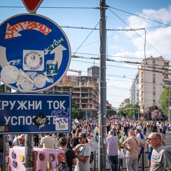 MUP: Evo koliko je ljudi na protestu na Slaviji