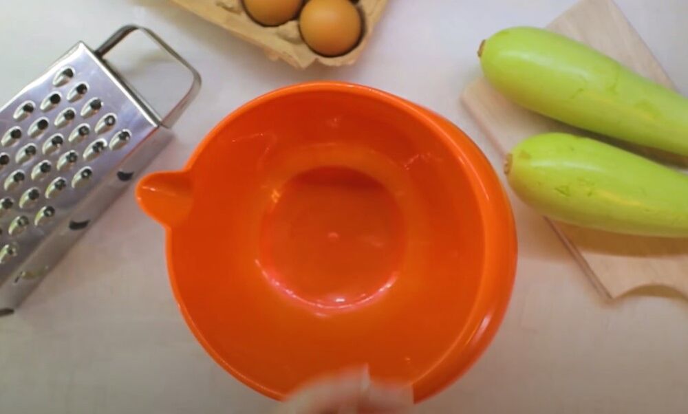 Sastojci za pitu sa tikvicama, sirom i kiselim mlekom