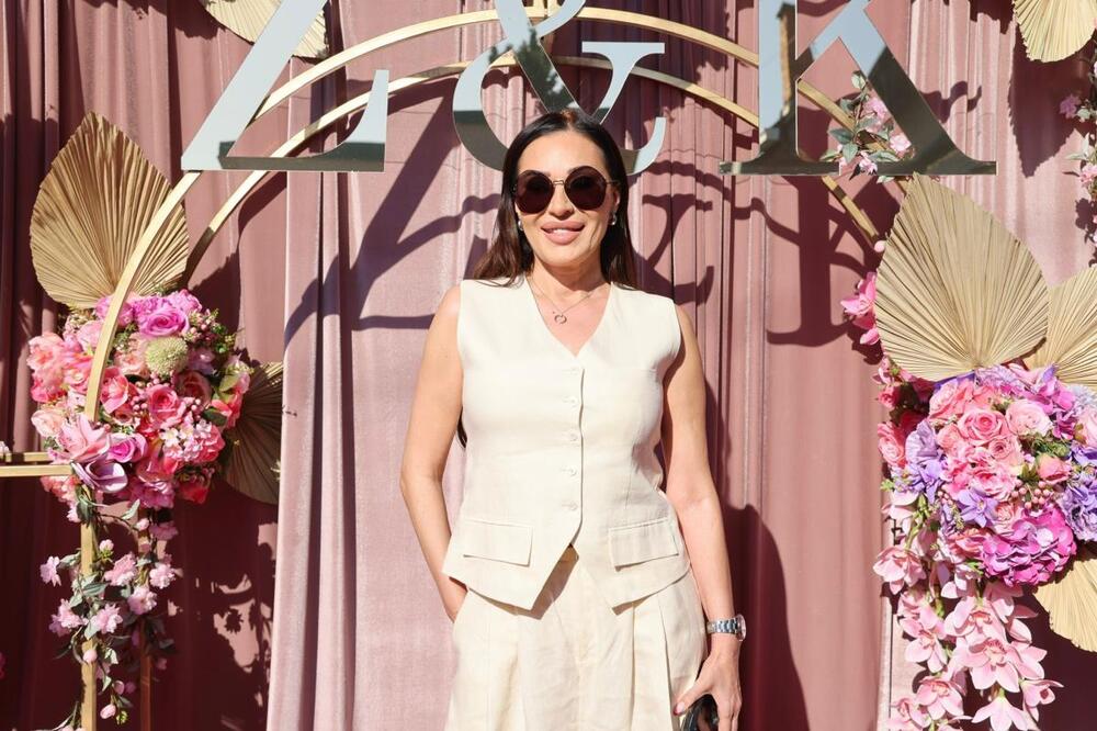 Ceca kao boginja stigla na venčanje o kojem bruji zemlja: Ali svi se pitaju zašto na svadbu nije došla ova pevačica