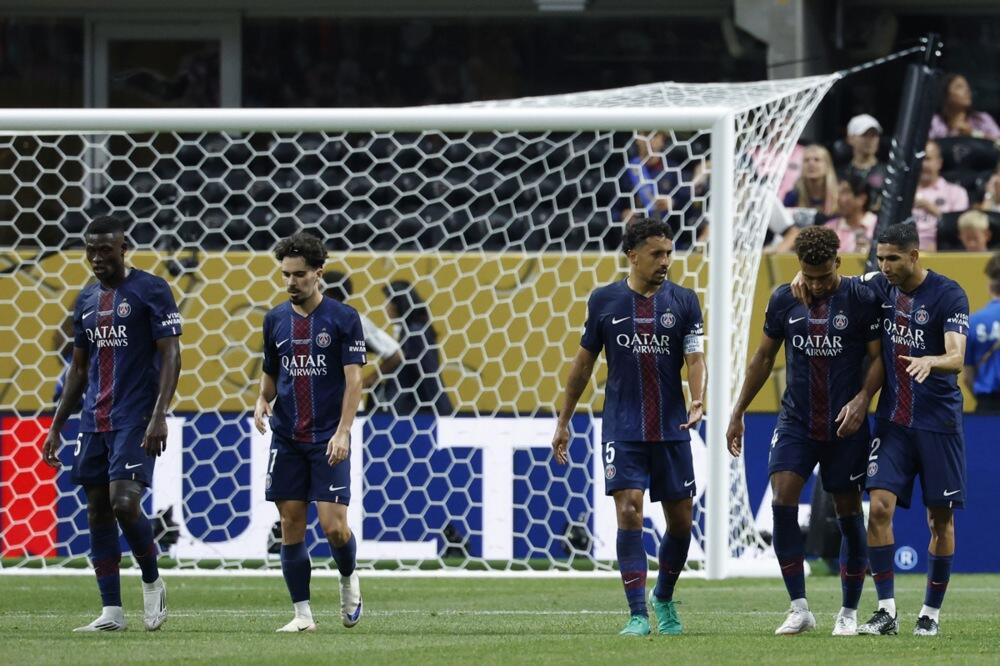 Lionel Mesi kao "bos po trnju" protiv bivšeg kluba - četiri gola Pari Sen Žermena u prvom poluvremenu (Video)