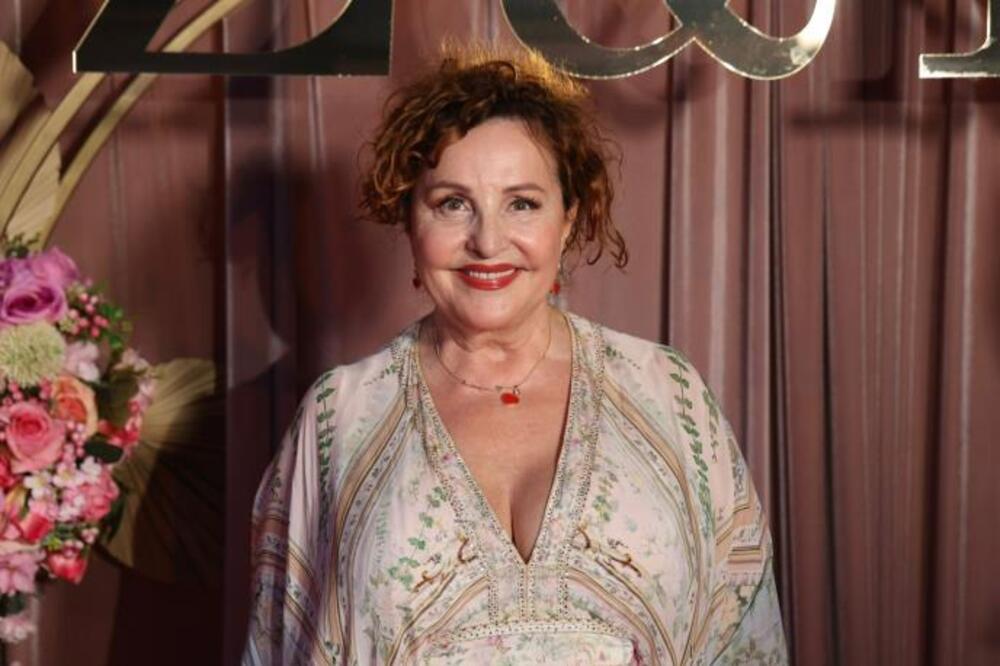 Ko je muškarac koji se ne odvaja od Bekute? Uhvaćeni i na rođendanu ćerke Sanje Maletić, baš su bliski i…