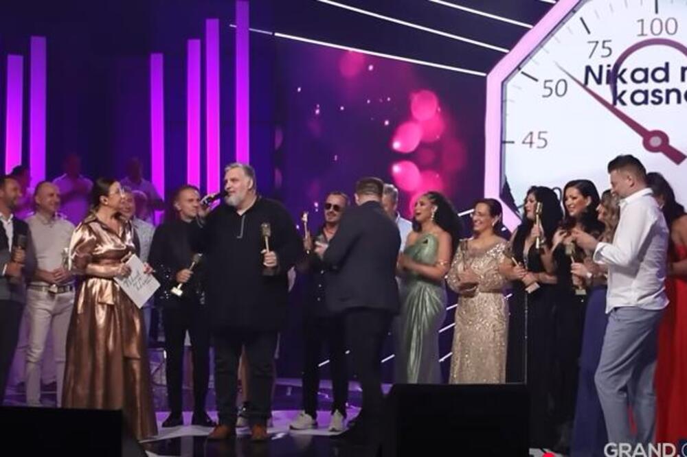 Kad su izgovorili njegovo ime, usledio šok na Grandu! Evo ko je pobednik takmičenja "Nikad nije kasno"