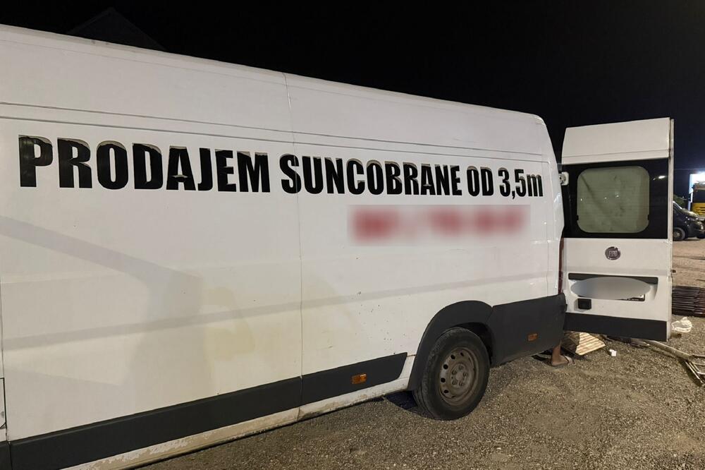 Šta se ovo desilo na putu Šabac-Loznica? Mislilo se da prevozi suncobrane, kad ono... policija odmah reagovala