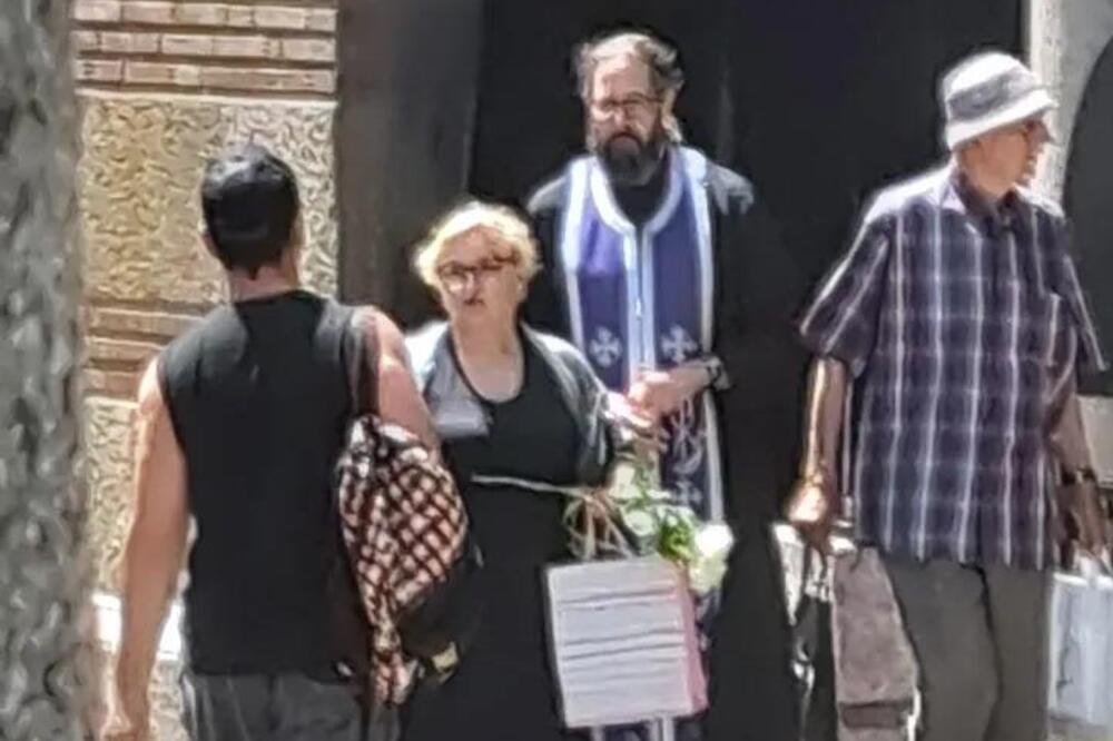 Sramotna scena sa Žižine sahrane! Došla joj samo ova rijaliti učesnica, od glumaca ni traga ni glasa