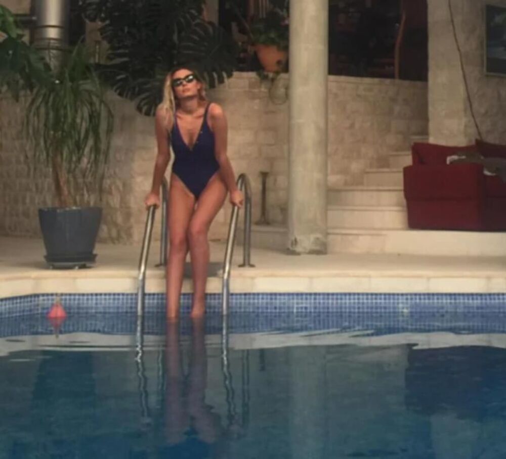 Voditeljka je pozirala u kupaćem kostimu