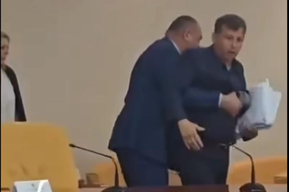 "Đubre jedno! Majmune debeli! Svinjo! Nije ti ovo prćija": Neviđene scene u Skupštini RS, psovalo se kao u kafani!