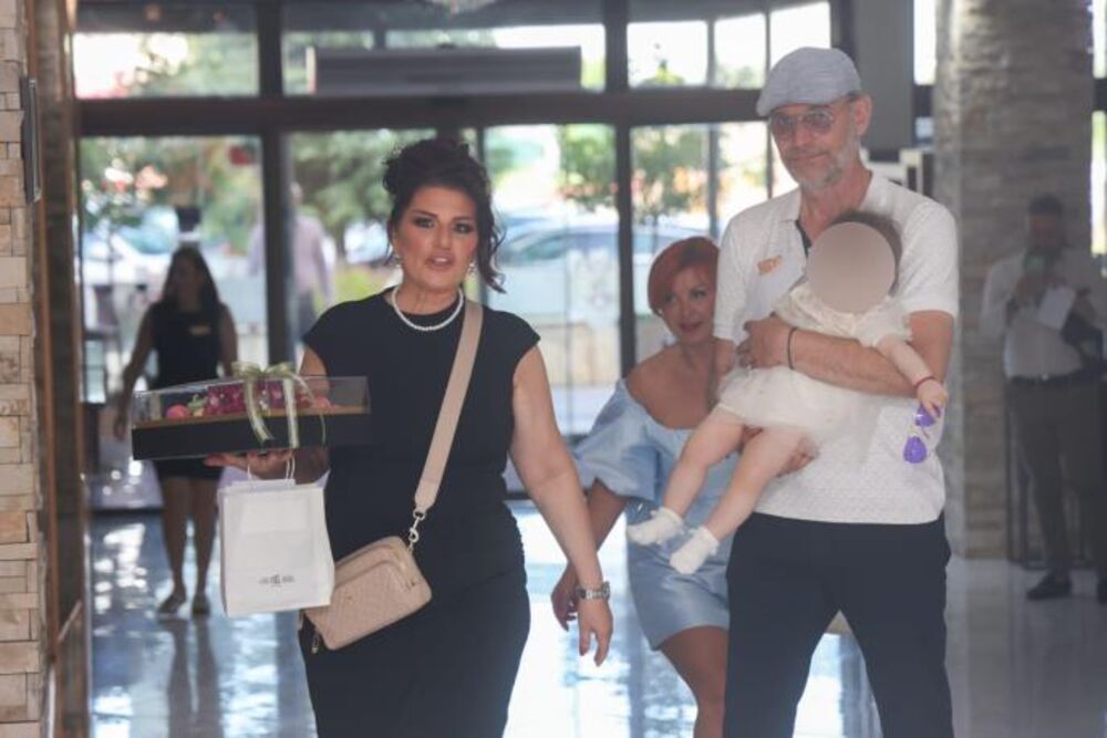 Sanja Maletić sa mužem i ćerkom