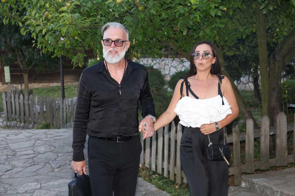 Da li prepoznajete ovu ženu? U jeku popularnosti se povukla, a onda je sreću pronašla kraj ovog gospodina