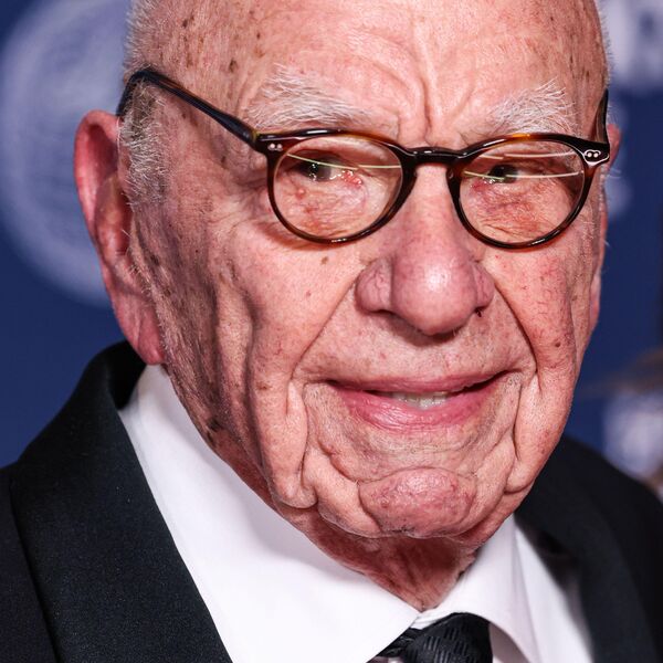 U 93. godini se oženio 5. put i svi kažu da izgledaju kao "deda i unuka"! Nije za svakoga, prizor sa plaže peče oči