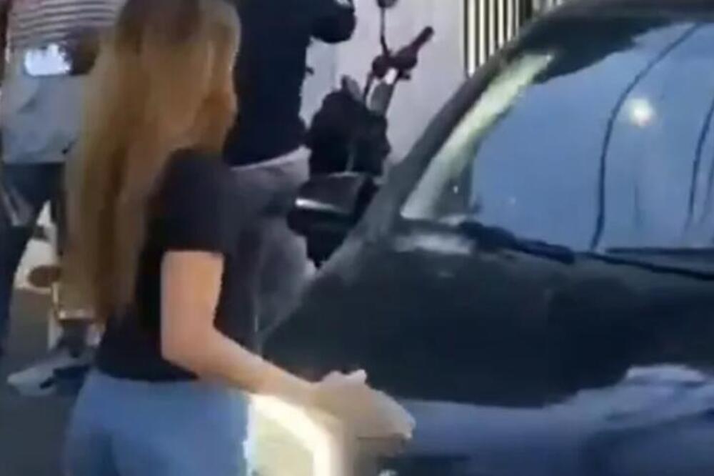 Navatala oca sa ljubavnicom, pa... Napravila neviđen haos usred bela dana, na kraju se i policija umešala! (VIDEO)