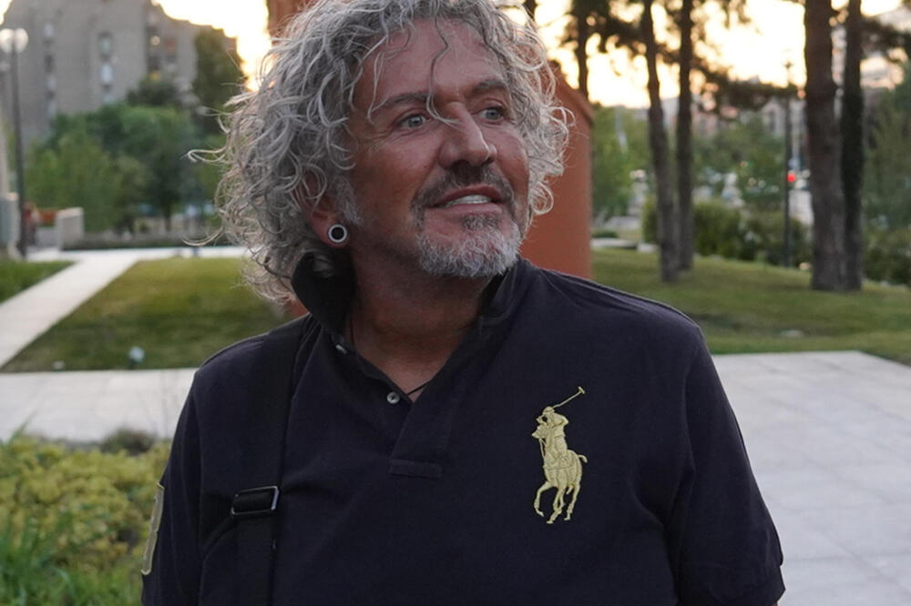 Pogledajte kakvu lepoticu Maca ima pored sebe: Za ovom crnkom svi se okreću gde god se pojavi, prava boginja