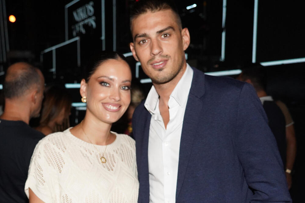 Vujadin saopštio prelepe vesti! Veliko slavlje u njegovom i Mirkinom domu, javno joj se obratio i čestitao!