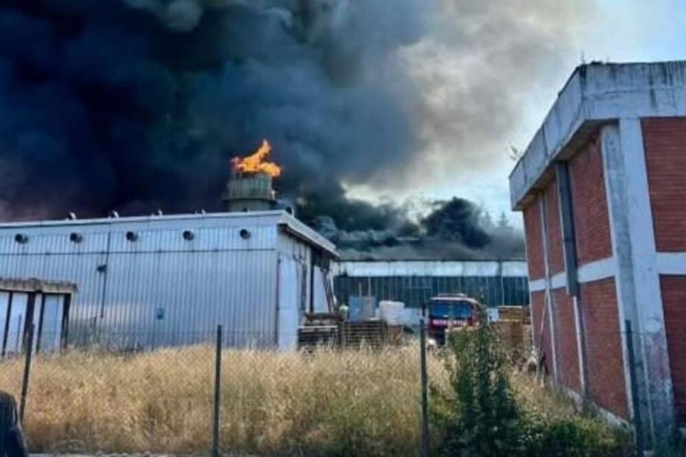 Bukte požari u Srbiji tokom današnjeg dana: Vatrogasci imaju pune ruke posla!