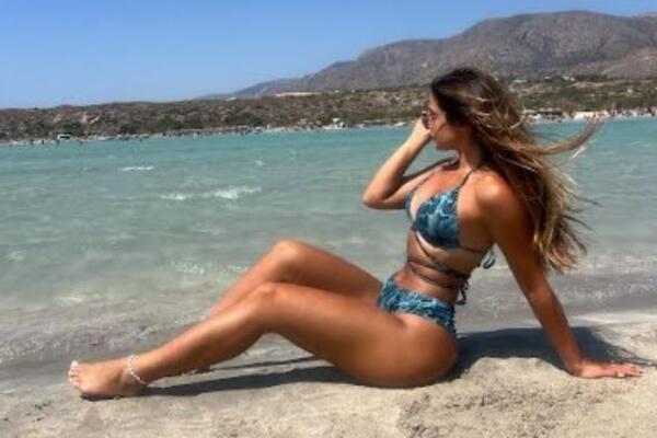 MOKRA DO GOLE KOŽE, NE ULAZITE AKO STE STIDLJIVI! Anđa nas počastila VRELIM izdanjem, ŽENA PUCA - forma PRVA LIGA!