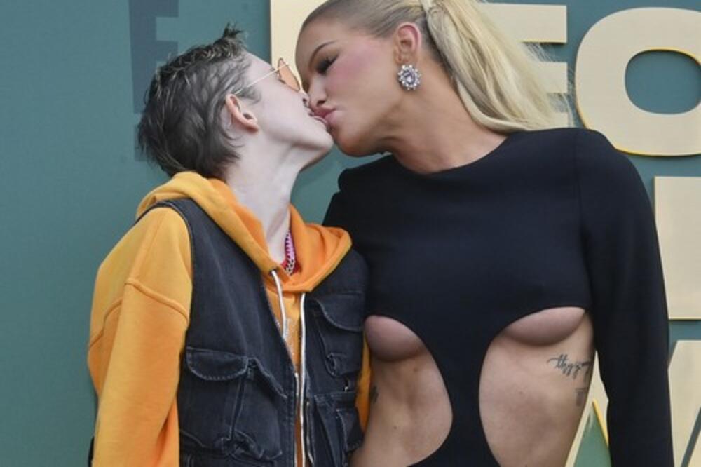 Rođen kao Natalija u moćnoj porodici koja radi naftu, promenio pol i oženio trans plavušu! Saopštio da se RAZVODI