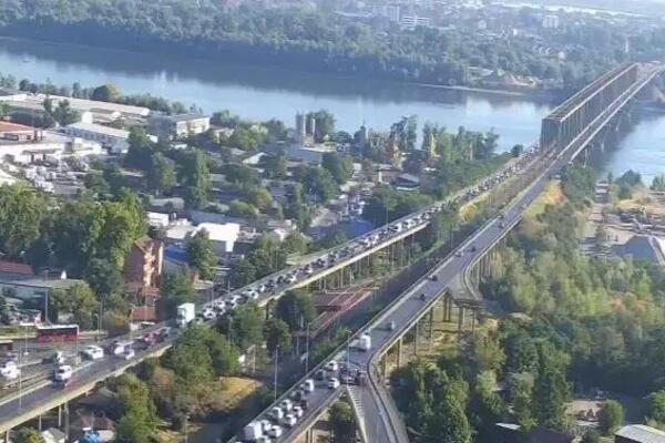 OPŠTI RAT NA MREŽAMA IZMEĐU NOVOSAĐANA I BEOGRAĐANA: "Beogradska vožnja prilagođena je beogradskom načinu života"