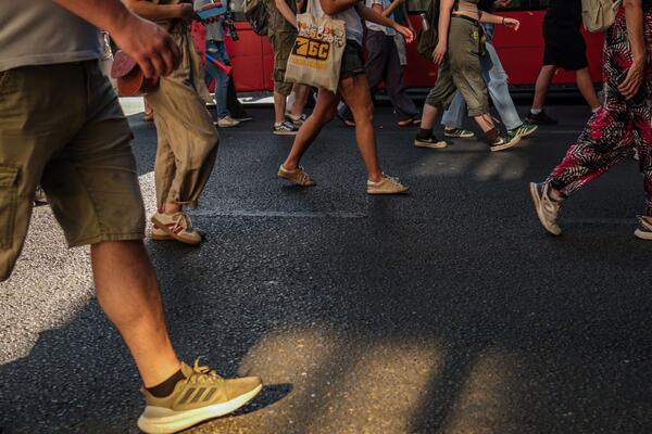 Završeni protesti povodom 10 meseci od pada nastrešnice u Novom Sadu: Građani odali počast stradalima