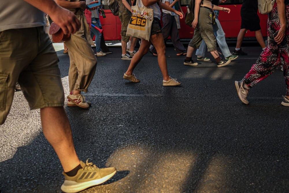 Završeni protesti povodom 10 meseci od pada nastrešnice u Novom Sadu: Građani odali počast stradalima