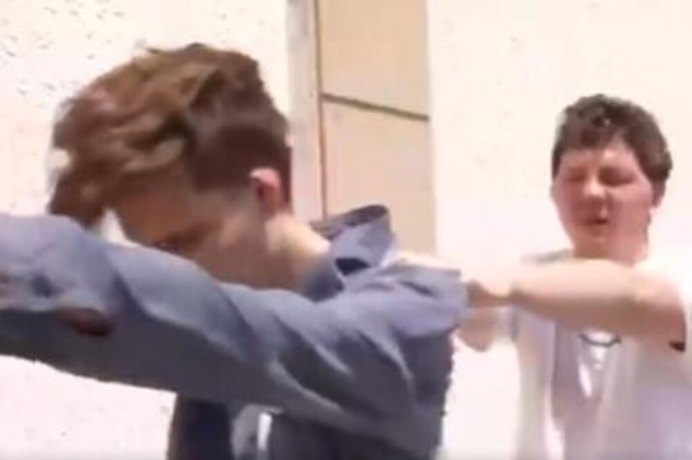 PUTINOV BIVŠI PRIJATELJ LOVI RUSE KAO ŽIVOTINJE Procurili jezivi snimci: Izmrcvarene i pretučene ih STRPALI U KAVEZ