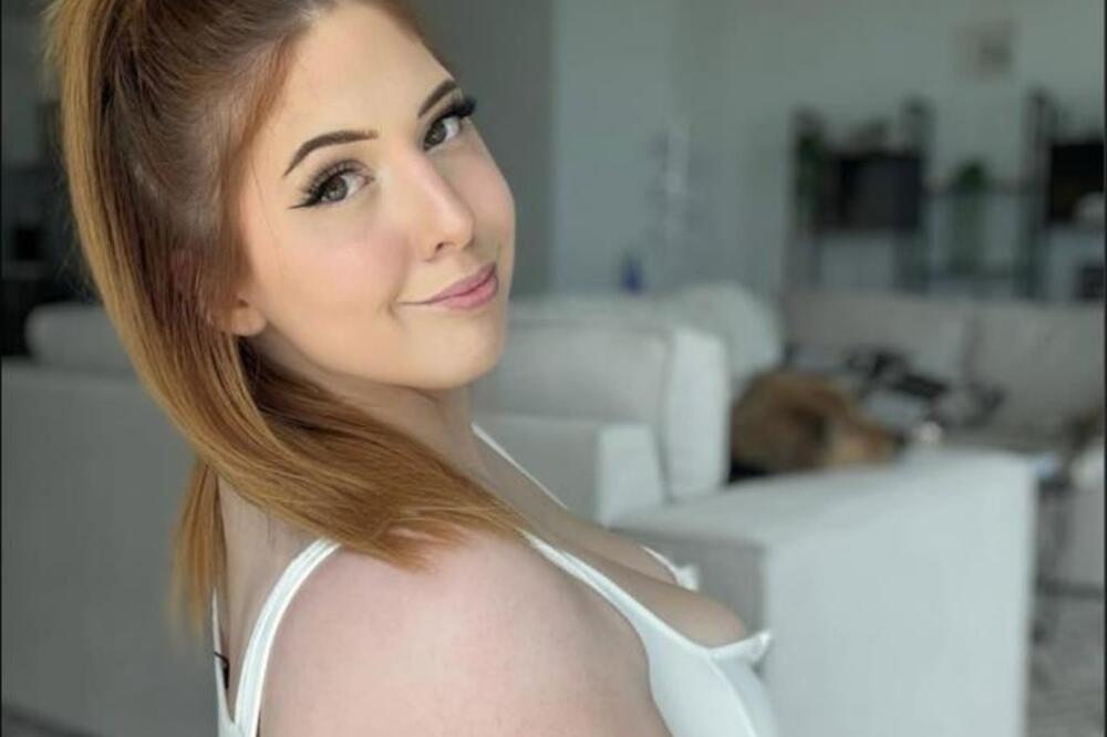 "Voleo bih da se popnem na tebe...": Šokiraćete se kad vidite telo ove lepotice, ljudi ne mogu da prestanu da bulje