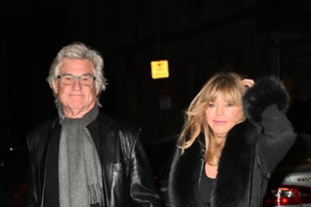 Na prvi intimni odnos im upali ONI! Tvrde da imaju najskladniji brak, a sad isplivao šok iz 4 zida