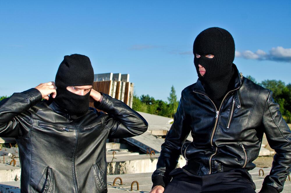 Drama u Grčkoj! Srbima ukrali crni Audi, a onda im stigla šok poruka!