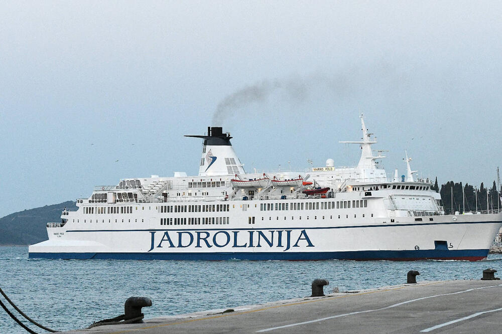 Trajekt Petar Hektorović udario u dva broda, jedan potonuo: Drama u Splitu!