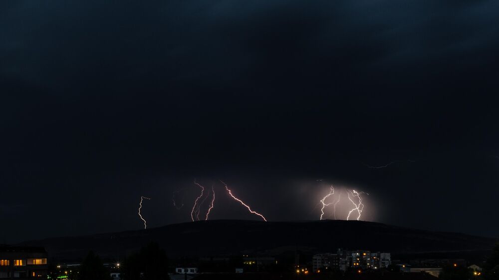 Strašno nevreme juri ka Balkanu! Popaljeni meteolarmi, ekstremni vremenski uslovi razoriće ove zemlje u komšiluku!