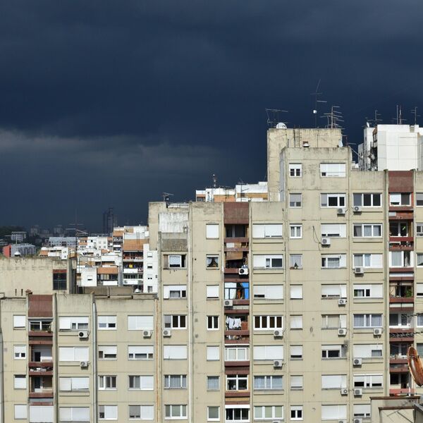 U BEOGRADU GRMI, SMRAČILO SE KAO DA JE NOĆ! Kiša počela da PADA - i ovi delovi Srbije su na udaru PLJUSKOVA