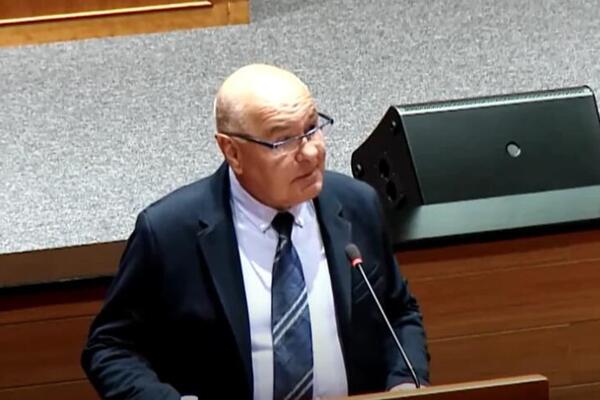 NASTAVLJA SE USTAŠKO LUDILO U HRVATSKOJ Poslanik usred PARLAMENTA viknuo "ZA DOM SPREMNI", a tu nije kraj! SKANDAL!