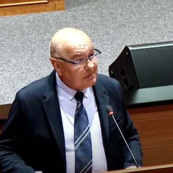 NASTAVLJA SE USTAŠKO LUDILO U HRVATSKOJ Poslanik usred PARLAMENTA viknuo "ZA DOM SPREMNI", a tu nije kraj! SKANDAL!