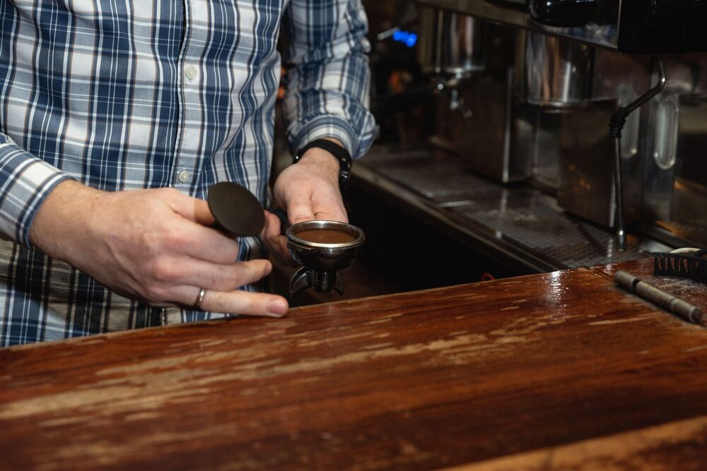 Kafa, Kafić, Konobar