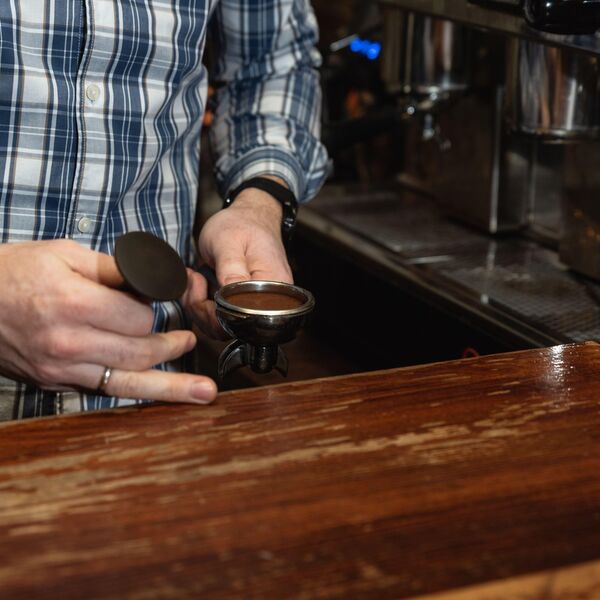 Konobaru iz Crne Gore ostavila bakšiš od 50 centi, ono što je usledilo... U sekundi zavladao muk u celom restoranu!