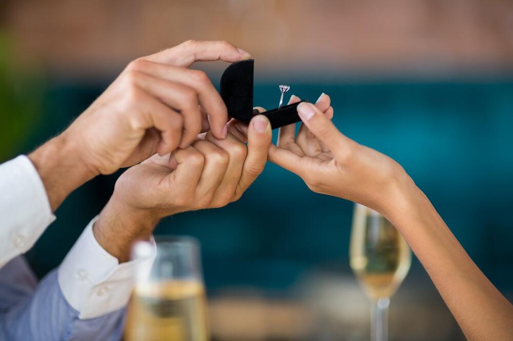 Žena odbila verenički prsten i slomila srce dečku: Javno ga izblamirala, a razlog je krajnje bizaran