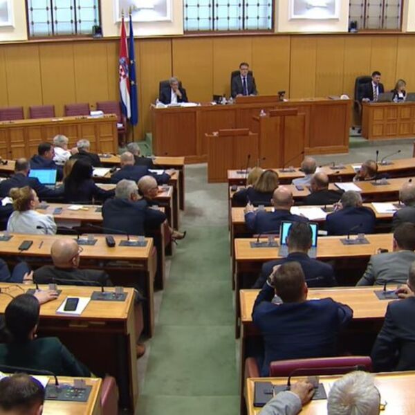 U Saboru odjeknulo "Za dom spremni", reakcija predsednika šokirala čak i njih: Novi skandal u Hrvatskoj!