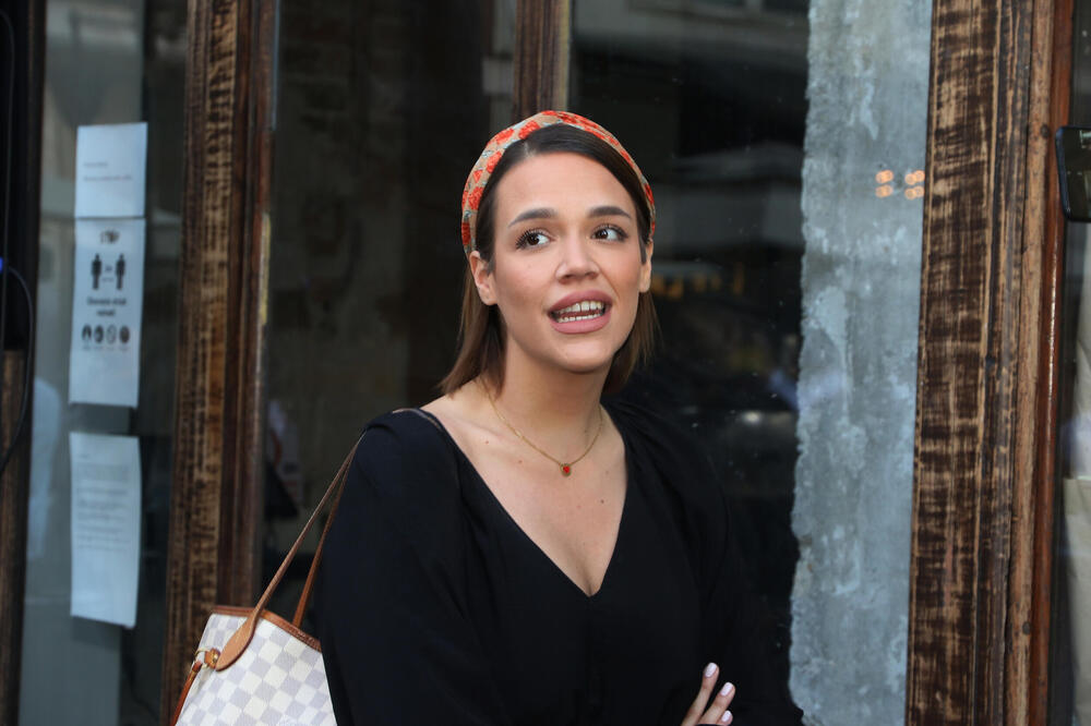 "Imaš 24 sata da dođeš po svoje dete..." Udarna vest u porodici Marije Mikić - napustila Srbiju i poslala pretnju