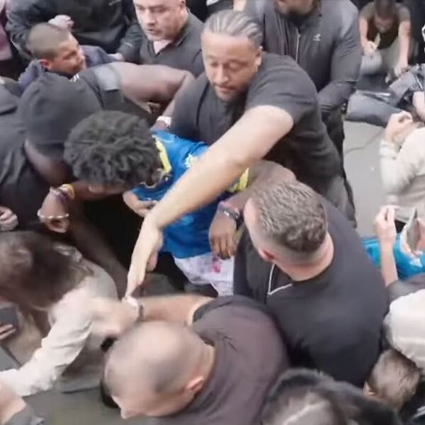 Jutjuber Spid histerisao po Sarajevu! Gađali ga, skočio na decu, čuo se i plač, intervenisalo obezbeđenje, jezivo