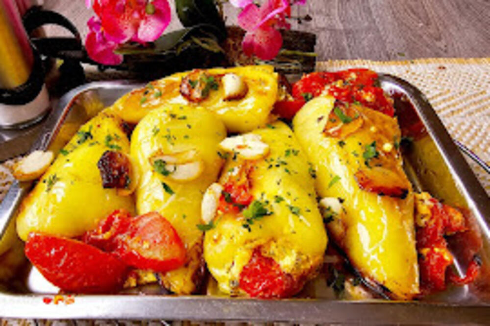 Fantazija ukusa: Pržena paprika sa belim lukom, recept iz bakine kuhinje zlata je vredan, prste da poližete